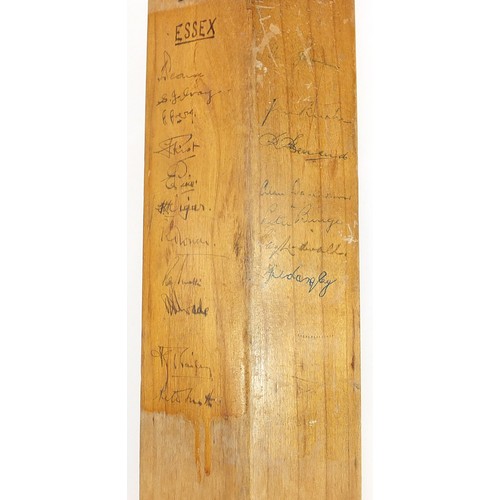 406 - Stuart Surridge & Co Rapid Driver Perfect full size cricket bat with Australia and Essex autographs ... 