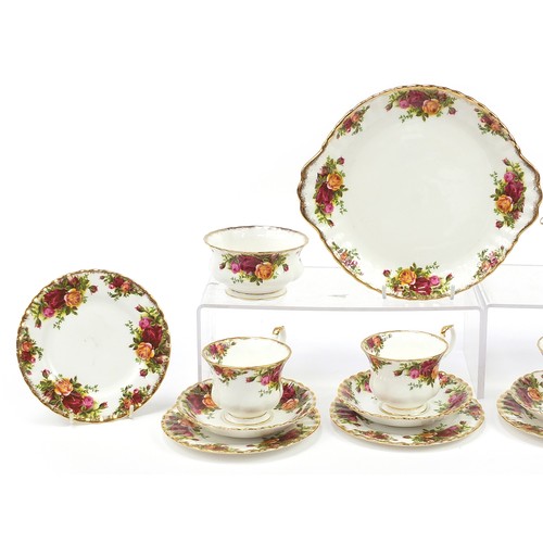 560 - Royal Albert Old Country Roses teaware including teapot, the largest 18cm wide