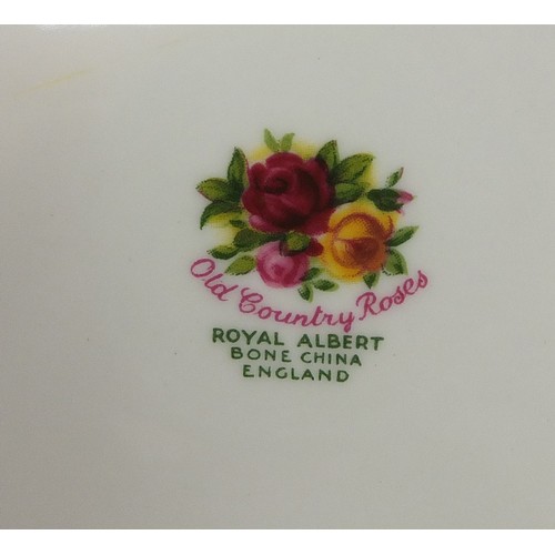 560 - Royal Albert Old Country Roses teaware including teapot, the largest 18cm wide