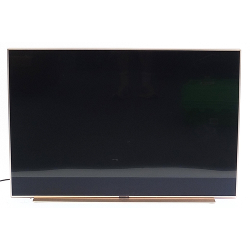 833 - Sky Q 43 inch 4KQLED TV with remote model LT043-f1-PIN