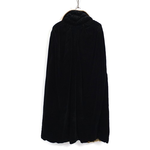 1390 - Velvet opera cape, 120cm in length