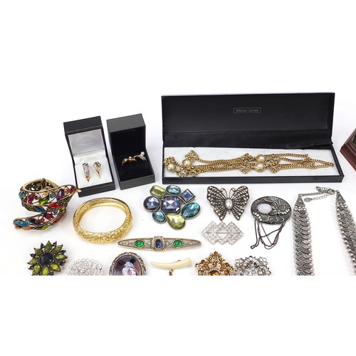 1360A - Costume jewellery and a glass display case, including rings, brooches and necklaces, the cabinet 33c... 