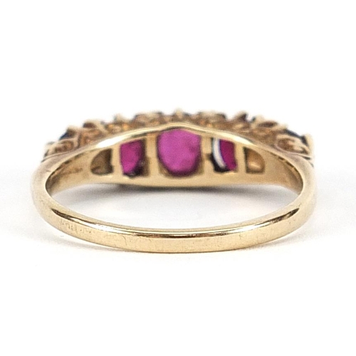 1711 - 9ct gold graduated ruby five stone ring, size N, 2.7g