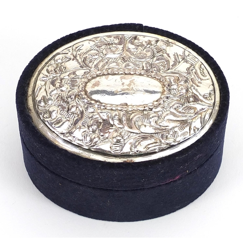 751 - Modern oval jewellery box with lift off lid having and inset silver panel, 8cm wide