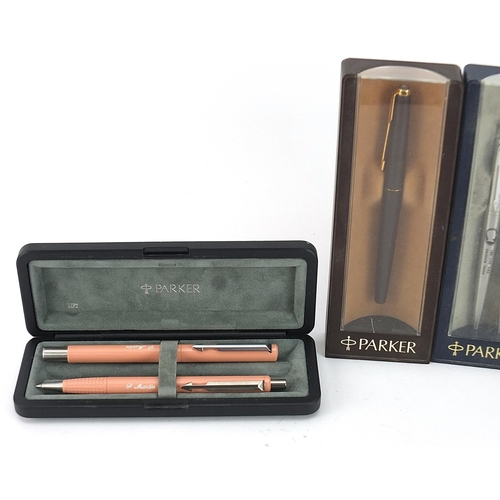 186 - Parker pens and pencils including fountain pen, ballpoint pen and propelling pencil set with case, t... 