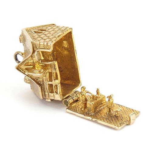 1965 - 9ct gold public house charm opening to reveal a barman, 1.5cm wide, 4.6g