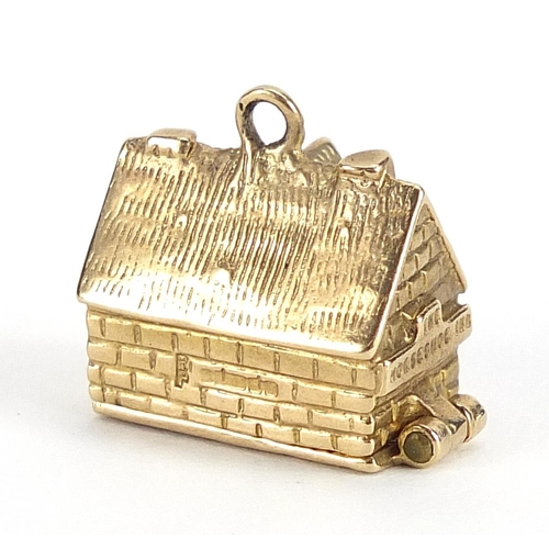 1965 - 9ct gold public house charm opening to reveal a barman, 1.5cm wide, 4.6g