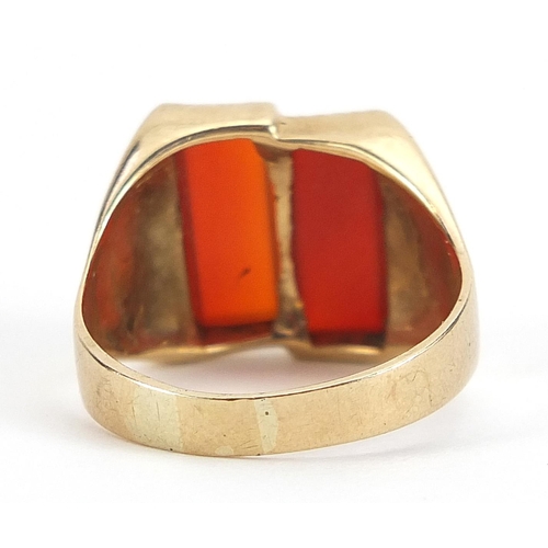 1731 - Edwardian 9ct gold carnelian signet ring, London 1906, size Q/R, 4.8g