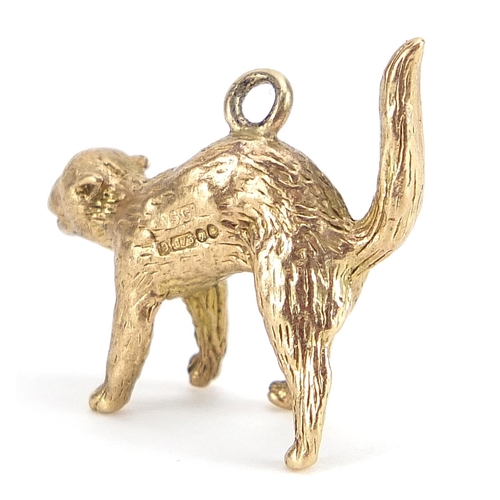 1671 - 9ct gold scared cat charm, 2cm high, 5.3g