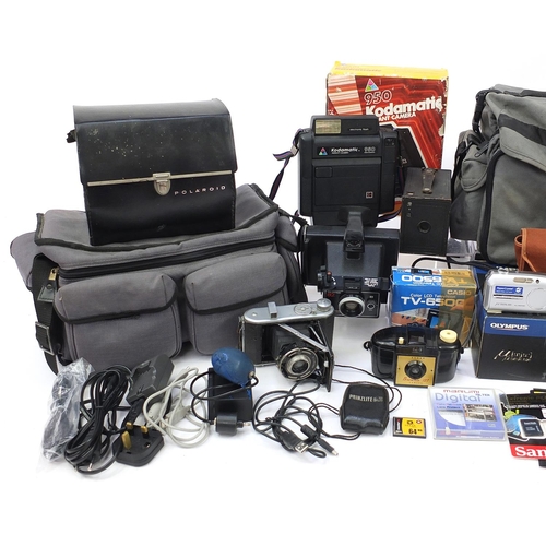 1045 - Collection of vintage and later cameras, lenses and accessories including Tamashi FMD with tripod an... 