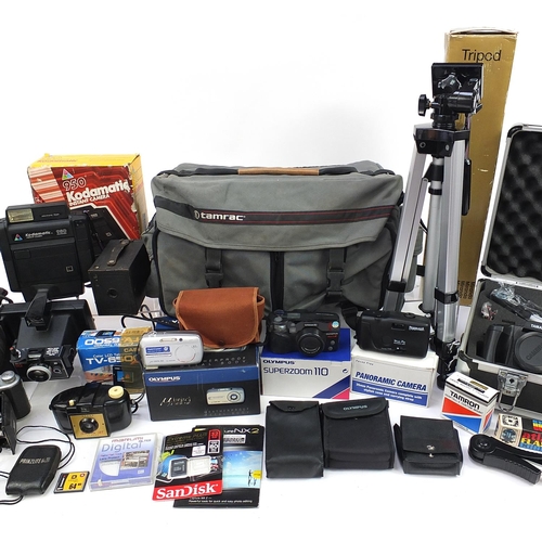 1045 - Collection of vintage and later cameras, lenses and accessories including Tamashi FMD with tripod an... 