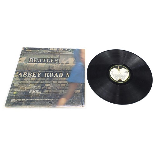 1389 - Five Abbey Road vinyl LP records by The Beatles including one with misaligned Apple sleeve, each PCS... 