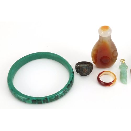 2143 - Jewellery and objects including Chinese jade pendant with 14ct gold mount, snuff bottle and malachit... 