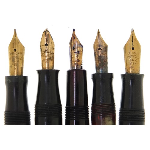 183 - Five vintage fountain pens, four with gold nibs including three Parker