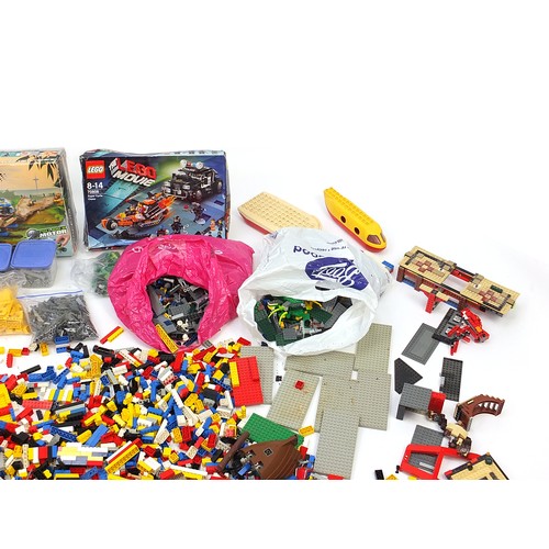 1340 - Large collection of vintage and later Lego, some boxes, total weight with boxes approximately 20.5kg