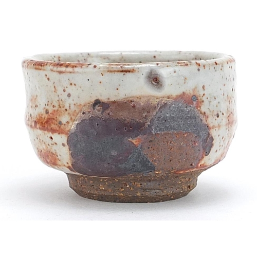 66 - Aki Moriuchi, (Japanese b.1947) studio pottery Yunomi tea bowl, 6cm in diameter