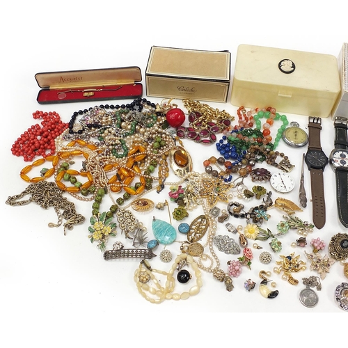 1020 - Vintage and later costume jewellery and wristwatches including necklaces, brooches, earrings and rin... 