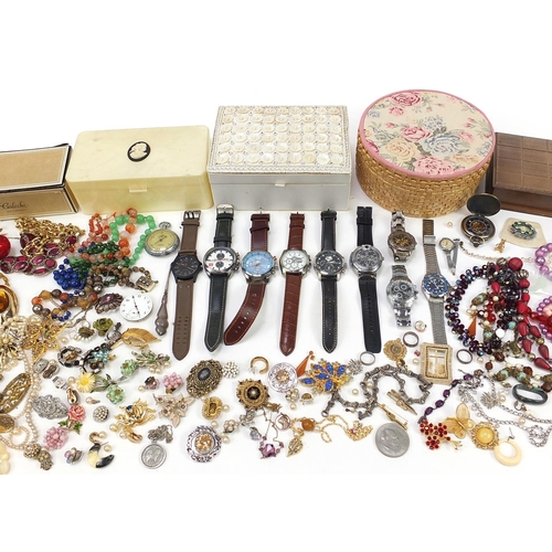 1020 - Vintage and later costume jewellery and wristwatches including necklaces, brooches, earrings and rin... 