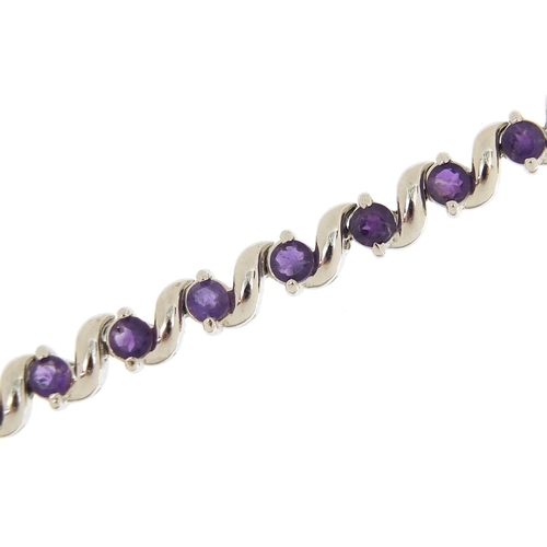 1971 - Silver amethyst bracelet, total amethyst weight approximately 23.0 carat, 18cm in length, 20.0g