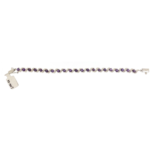 1971 - Silver amethyst bracelet, total amethyst weight approximately 23.0 carat, 18cm in length, 20.0g