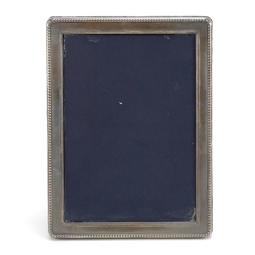 2243 - Carrs, rectangular silver easel photo frame, Sheffield 2002, 15cm x 11cm