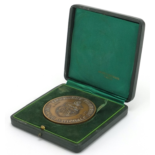 680 - Republique Tunisienne bronze medallion with fitted case, 69cm in diameter