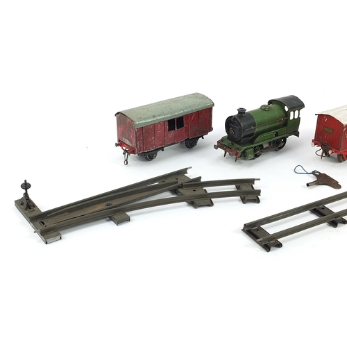 1334 - Hornby O gauge tinplate clockwork model railway including type 501 locomotive and tender