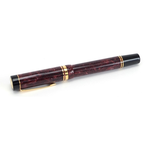 102 - Parker Duofold red marbleised fountain pen with 18ct gold nib and case