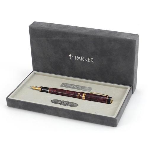 102 - Parker Duofold red marbleised fountain pen with 18ct gold nib and case