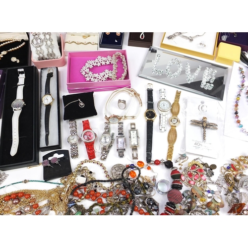 694 - Large collection of costume jewellery and wristwatches, some silver, including necklaces, brooches, ... 