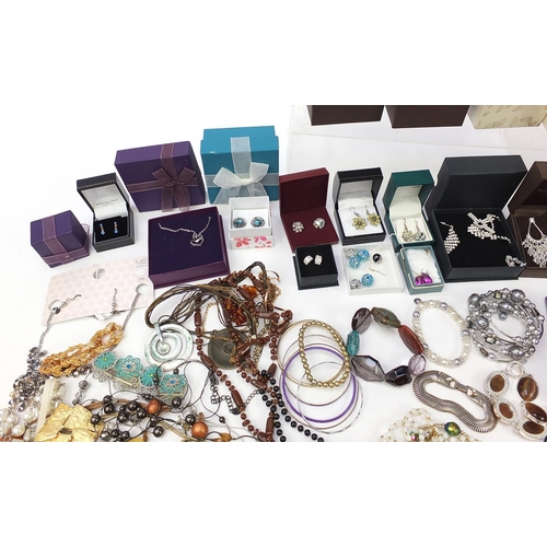 694 - Large collection of costume jewellery and wristwatches, some silver, including necklaces, brooches, ... 