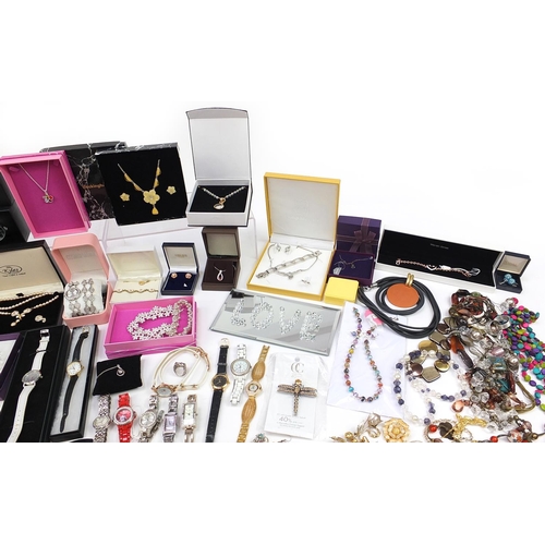 694 - Large collection of costume jewellery and wristwatches, some silver, including necklaces, brooches, ... 