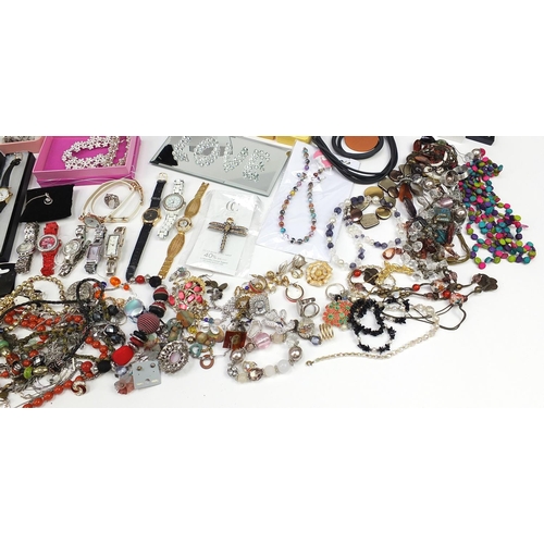 694 - Large collection of costume jewellery and wristwatches, some silver, including necklaces, brooches, ... 