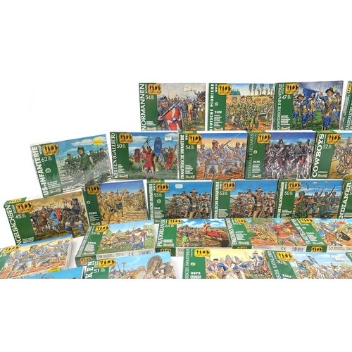 1356 - Collection Revell 1/72 scale soldiers and Indians with boxes, some sealed and unpainted