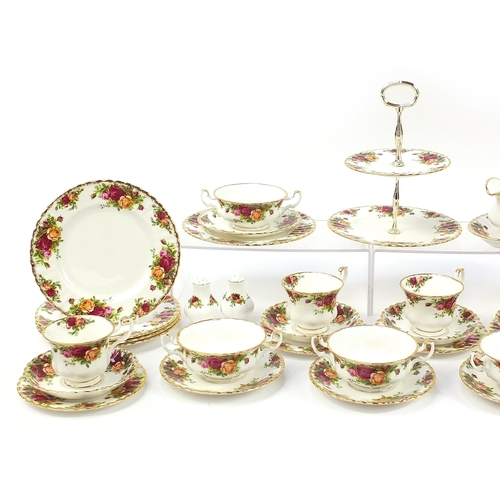 586 - Royal Albert Old Country Roses dinner/teaware including cake stand, trios and dinner plates, the lar... 