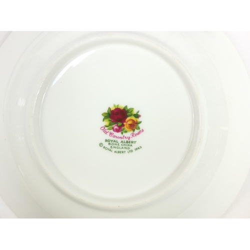 586 - Royal Albert Old Country Roses dinner/teaware including cake stand, trios and dinner plates, the lar... 