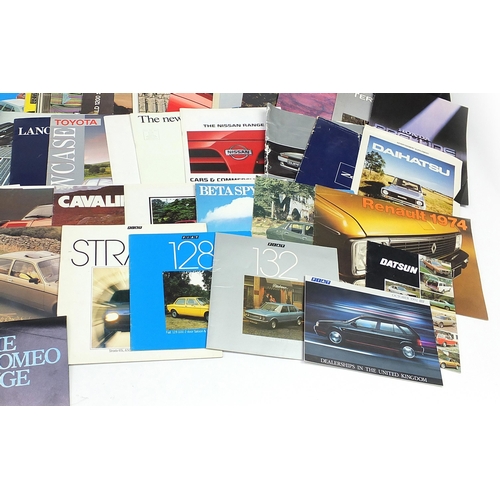 1142 - Collection of vintage and later car sales pamphlets including Rolls Royce, Lamborghini, Porsche, Fer... 