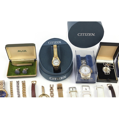 672 - Collection of vintage and later ladies and gentlemen's wristwatches and costume jewellery