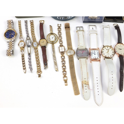 672 - Collection of vintage and later ladies and gentlemen's wristwatches and costume jewellery