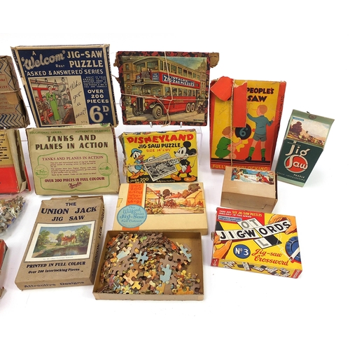 1226 - Collection of vintage jigsaw puzzles with boxes including Disneyland