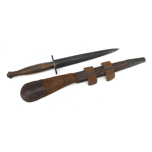 2367 - British military Fairburn Sykes style fighting knife with leather sheath and steel blade, 32cm in le... 