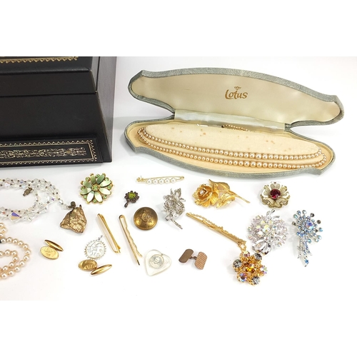 1232 - Vintage and later costume jewellery including brooches, simulated pearl necklaces, crystal necklaces... 