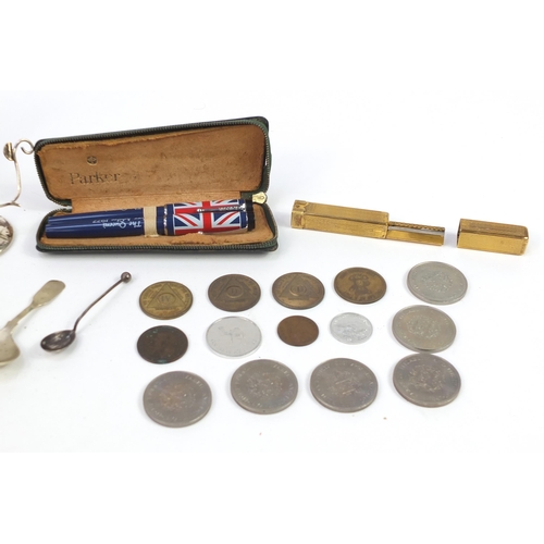 1196 - Sundry items including coins, desk calendar, caddy spoon and Parker pens