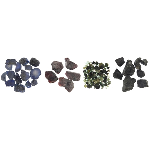 2121 - Collection of rough cut loose gemstones comprising blue sapphire 133.40 carat, garnet 157.35 carat, ... 