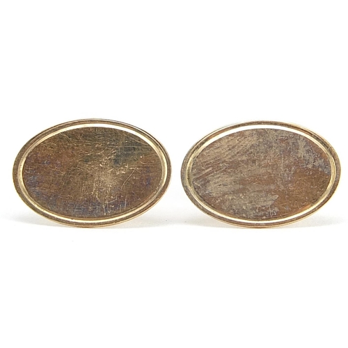 1810 - Pair of 9ct gold cufflinks, 1.5cm wide, 4.6g