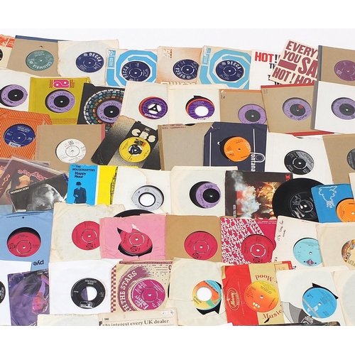 1450 - Collection of 45rpm records including Ringo Starr, Simply Red, Elvis Presley and Rod Stewart