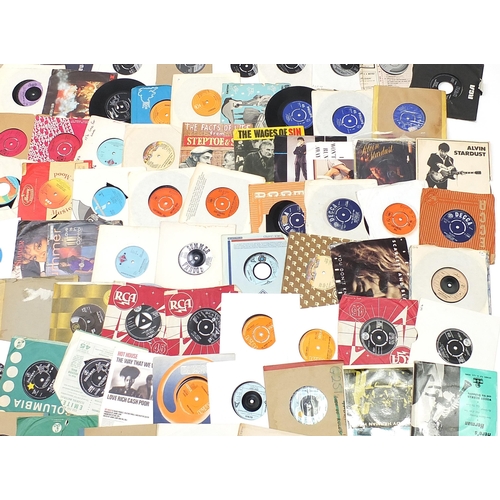 1450 - Collection of 45rpm records including Ringo Starr, Simply Red, Elvis Presley and Rod Stewart