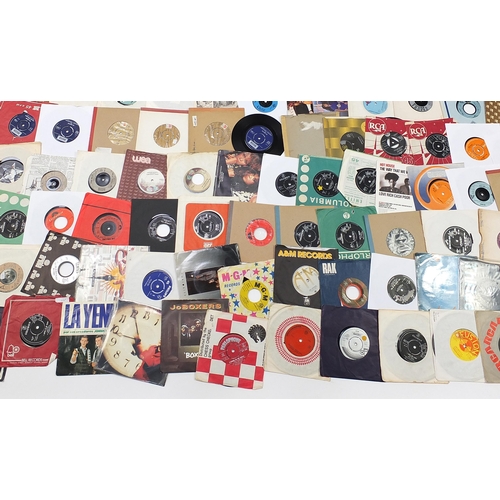 1450 - Collection of 45rpm records including Ringo Starr, Simply Red, Elvis Presley and Rod Stewart