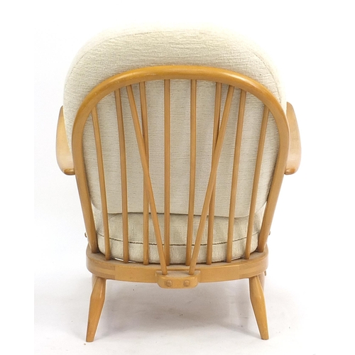 822 - Ercol light elm Windsor armchair, 85cm high