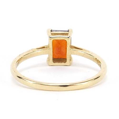 1910 - 9ct gold orange stone ring, possibly fire opal, size N, 1.5g